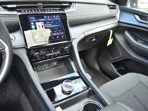 New 2025 Jeep Grand Cherokee L Laredo w/ Luxury Tech Group I image 24