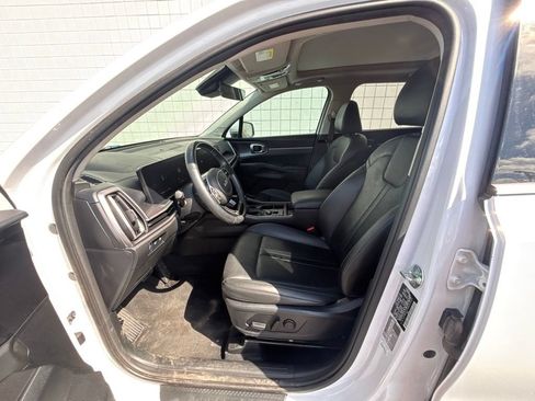 Used 2024 Kia Sorento EX w/ Panoramic Sunroof Package FWD image 4