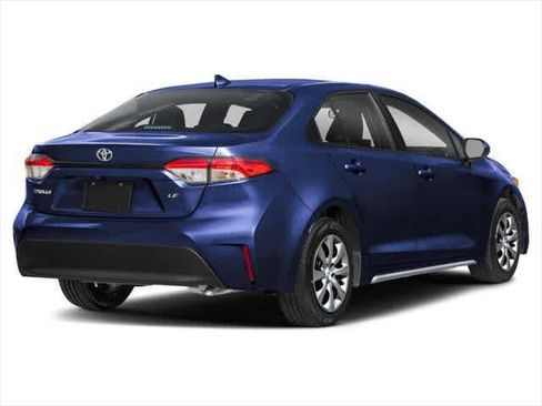 Used 2025 Toyota Corolla LE image 2