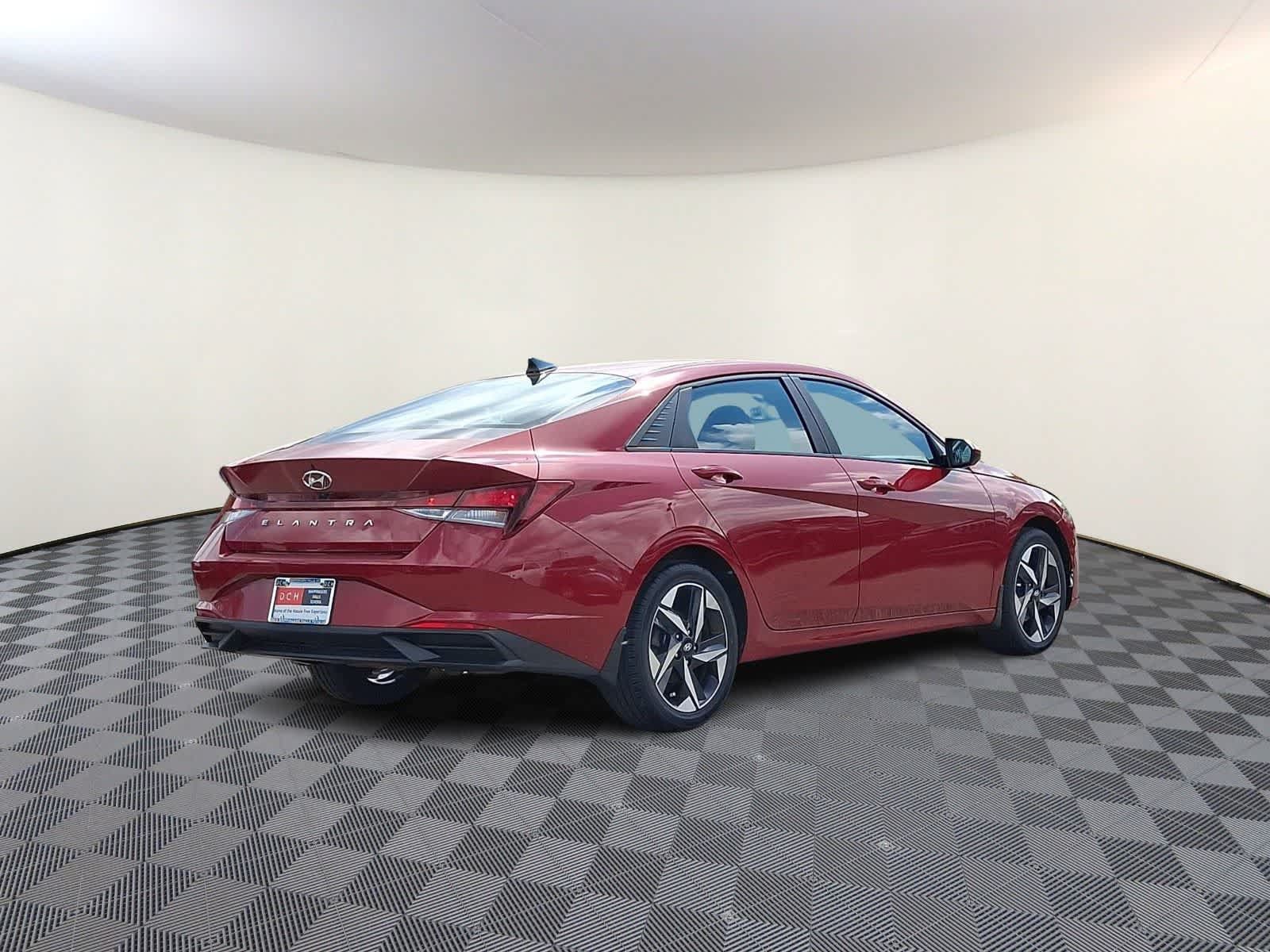 Used 2023 Hyundai Elantra SEL w/ Convenience Package FWD image 5