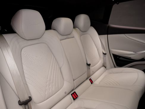 Used 2023 Aston Martin DBX AWD/4WD image 60