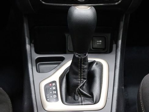 Used 2017 Jeep Cherokee Latitude w/ Comfort/Convenience Group image 33