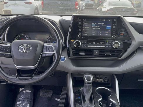 Certified 2021 Toyota Highlander XLE image 14