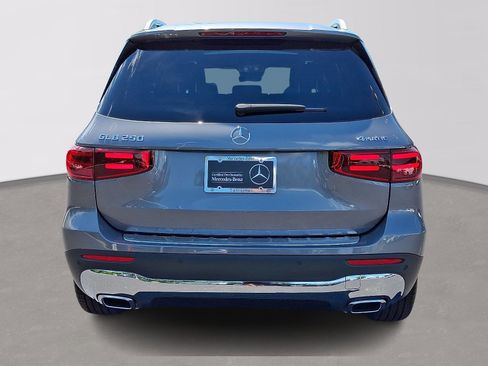 Used 2026 Mercedes-Benz GLB 250 4MATIC image 5