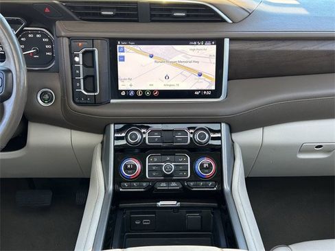 Used 2021 GMC Yukon XL Denali w/ Denali Premium Package image 18