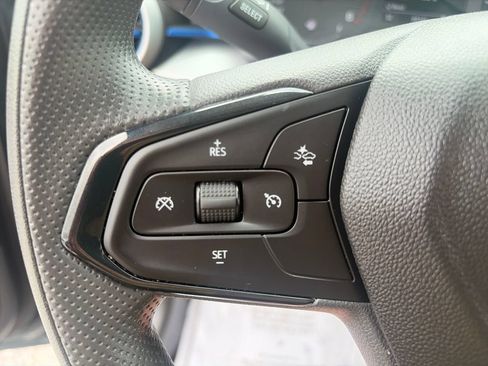 Used 2025 Chevrolet Trax LS w/ LS Convenience Package FWD image 32