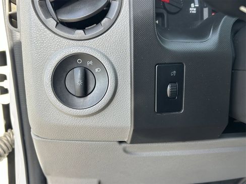 Used 2014 Ford E-250 and Econoline 250 image 30