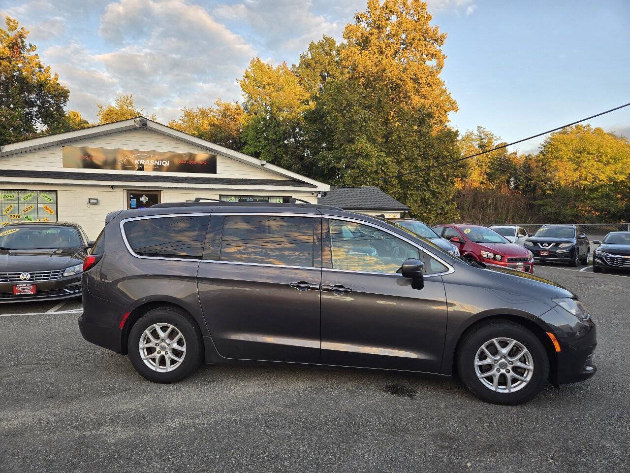 Used 2020 Chrysler Voyager Lxi FWD image 5