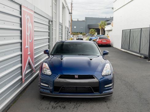 Used 2014 Nissan GT-R Premium image 40