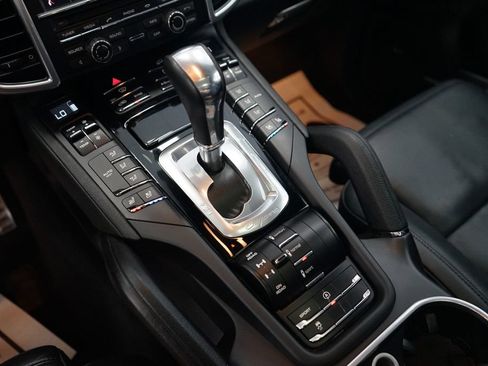 Used 2014 Porsche Cayenne S AWD/4WD image 40