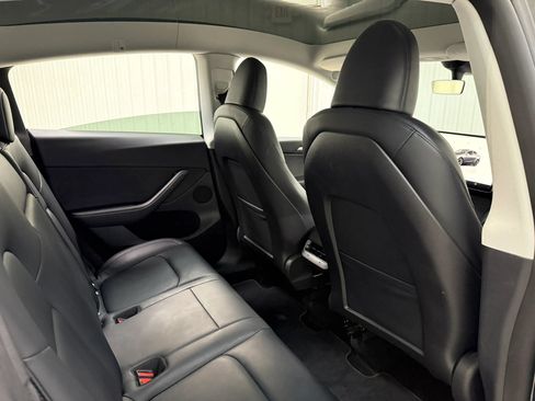Used 2023 Tesla Model Y Long Range AWD/4WD image 18