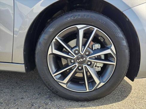 Used 2024 Kia Forte LXS FWD image 9