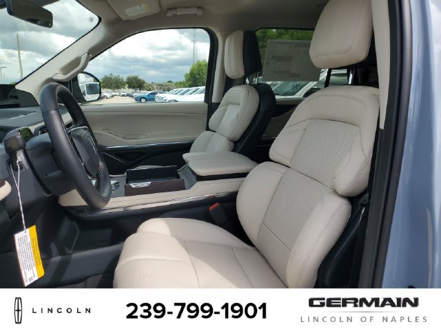 New 2027 Lincoln Navigator Premiere RWD image 18