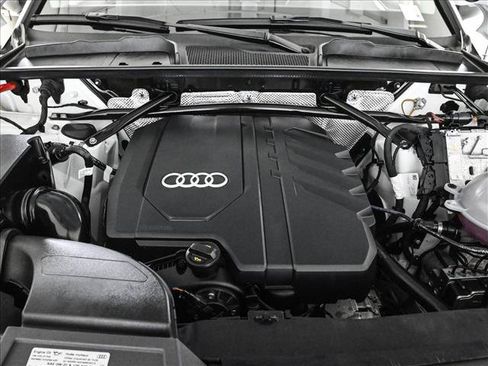 Certified 2025 Audi Q5 2.0T Premium Plus w/ Premium Plus Package AWD/4WD image 24