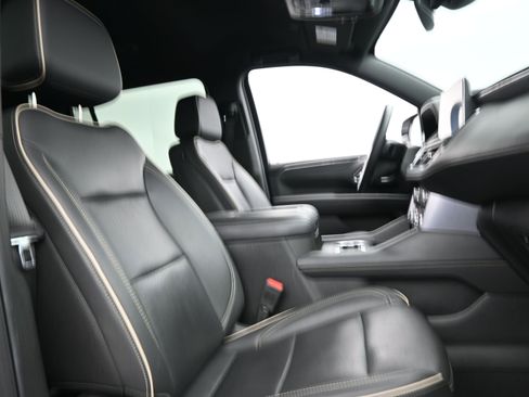 Used 2024 GMC Yukon XL SLT image 15