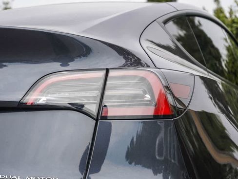 Used 2025 Tesla Model Y Long Range AWD/4WD image 7