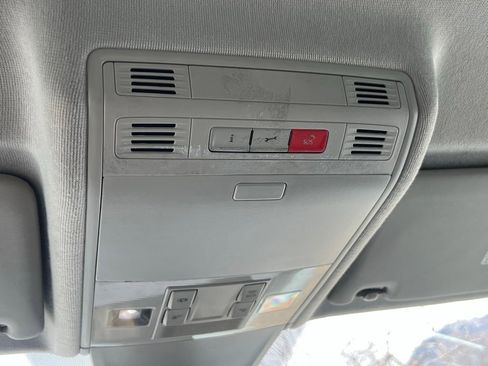 Used 2024 Volkswagen Tiguan SE image 30