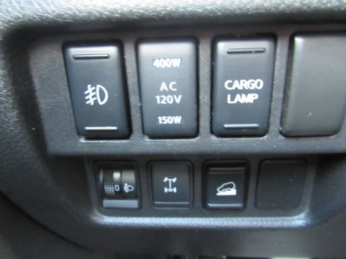 Used 2019 Nissan Titan PRO-4X AWD/4WD image 16