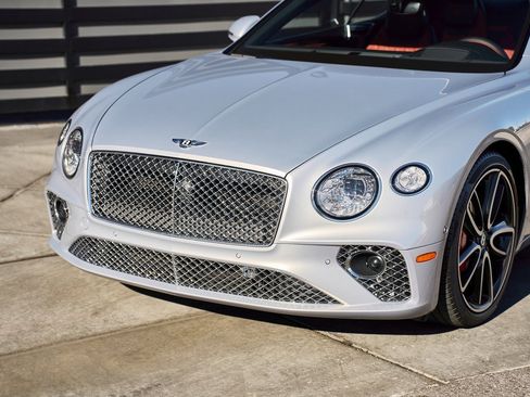 Used 2023 Bentley Continental GT Azure image 5