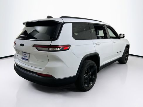 Used 2023 Jeep Grand Cherokee L Laredo image 5