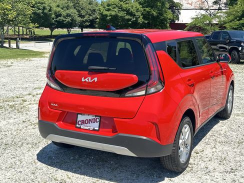 Used 2024 Kia Soul LX w/ Option Group 015 FWD image 5