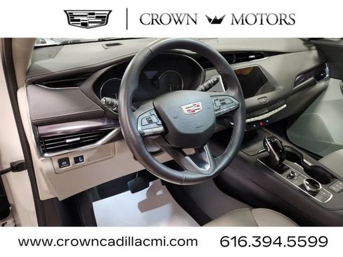 Certified 2023 Cadillac XT4 Luxury w/ Driver Awareness Package FWD image 12