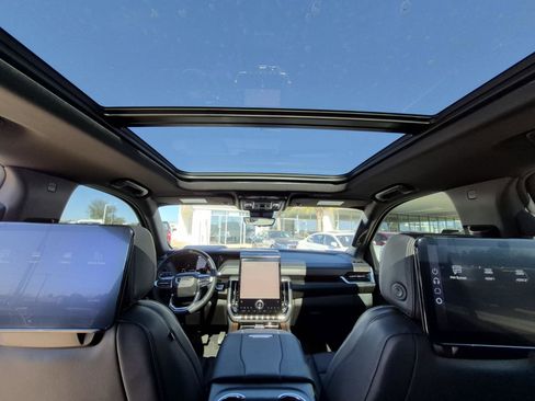 Used 2025 GMC Yukon XL Denali w/ Denali Reserve Package image 41