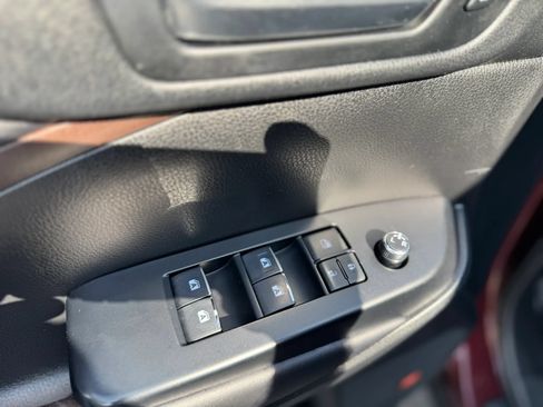 Used 2019 Toyota Highlander Limited Platinum w/ Carpet Mat Package (TMS) AWD/4WD image 38