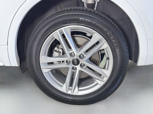 Used 2023 Audi Q5 e Premium w/ Convenience Package AWD/4WD image 31