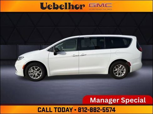 Used 2024 Chrysler Pacifica Touring-L image 18