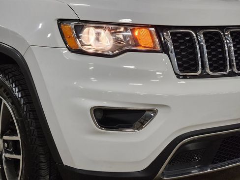 Used 2018 Jeep Grand Cherokee Limited image 13