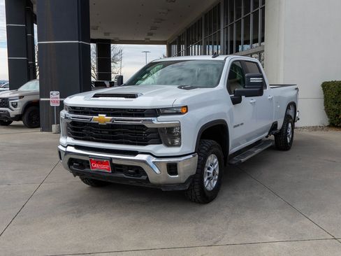 Used 2024 Chevrolet Silverado 2500 LT image 3