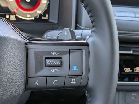 Used 2025 Nissan Rogue SL w/ SL Premium Package image 27