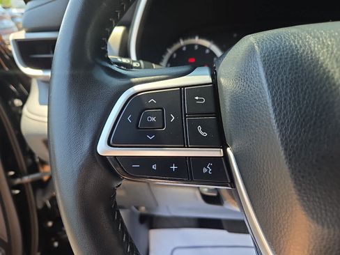 Used 2023 Toyota Highlander XLE AWD/4WD image 23
