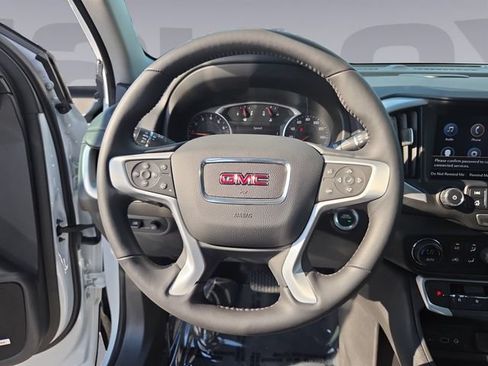 Certified 2022 GMC Terrain SLT w/ Infotainment Package II AWD/4WD image 13