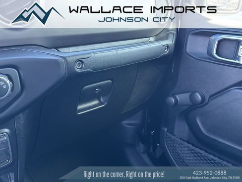 Used 2021 Jeep Gladiator Sport image 10