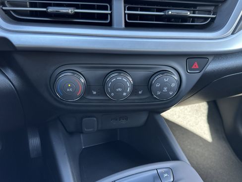 Used 2024 Chevrolet Trax RS w/ Sunroof Package image 25