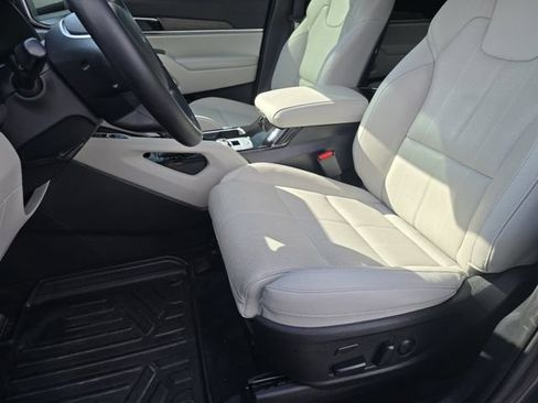 Used 2022 Kia Telluride SX w/ Towing Package FWD image 21