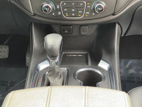 Used 2023 Chevrolet Traverse LT image 15