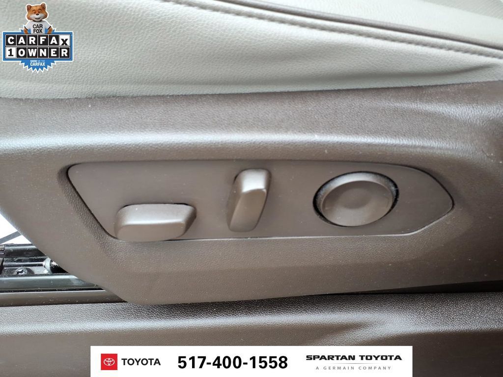 Used 2023 GMC Yukon XL SLT AWD/4WD image 16