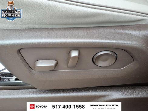 Used 2023 GMC Yukon XL SLT AWD/4WD image 16
