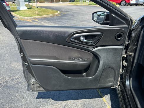 Used 2017 Chrysler 200 LX w/ Dark Appearance Package FWD image 20