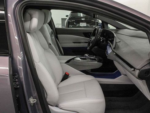 Used 2025 Cadillac Optiq Luxury 2 image 18