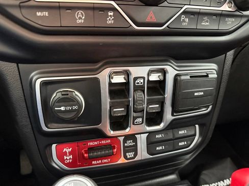 Used 2020 Jeep Gladiator Rubicon AWD/4WD image 19