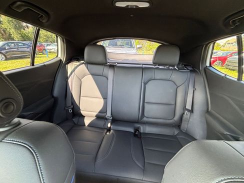 Used 2025 Buick Envista Sport Touring image 38