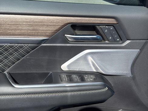 Used 2024 GMC Acadia Denali w/ Super Cruise Package image 9