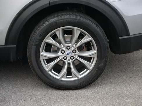 Used 2023 Ford Explorer XLT w/ Equipment Group 202A AWD/4WD image 28