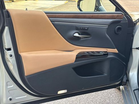 Certified 2024 Lexus ES 350 w/ Premium Package image 17