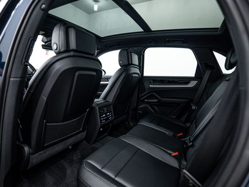 Certified 2025 Porsche Cayenne image 22
