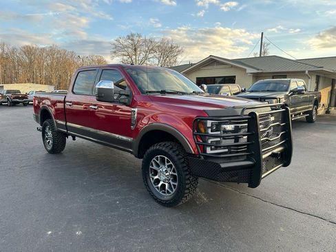 Used 2018 Ford F250 Lariat w/ Chrome Package image 3